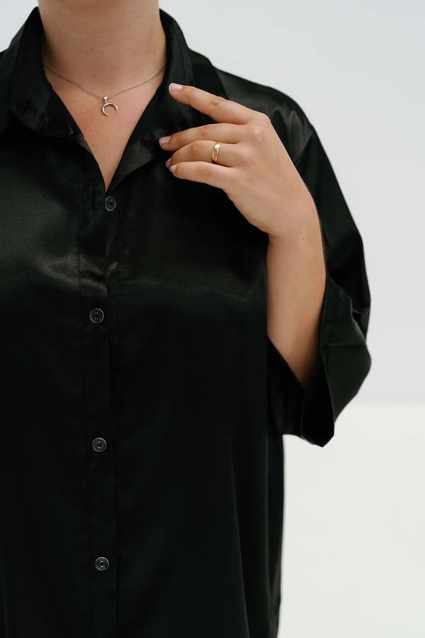 Camisa de Cetim Preta